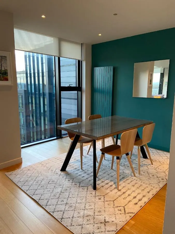 Quartermile Meadows View 2 Bedroom Apartment - With Free Parking Edinburgh