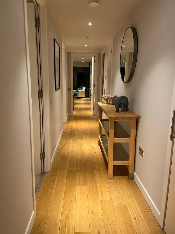 Quartermile Meadows View 2 Bedroom Apartment - With Free Parking Edinburgh 0*,
