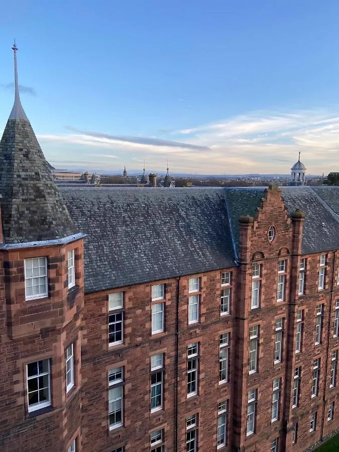 Quartermile Meadows View 2 Bedroom Apartment - With Free Parking Edinburgh